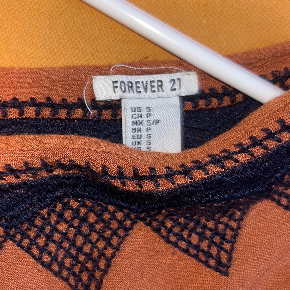 Forever 21 crop top - Picture 2 of 2